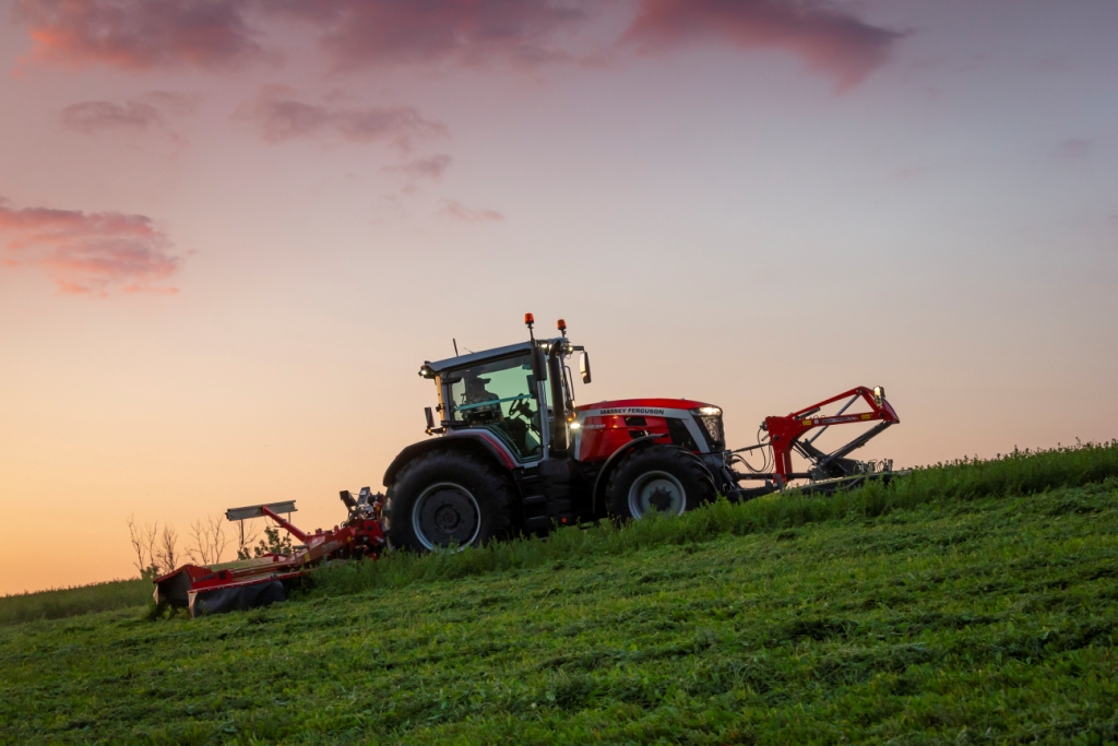 Бренд Massey Ferguson® представил новую серию тракторов MF 8S